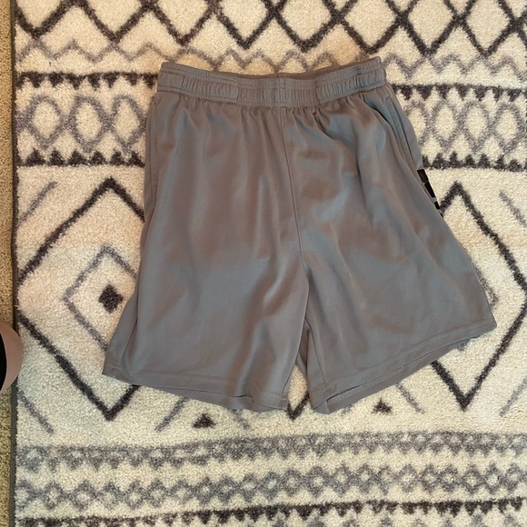 Lavenicole men’s gray sports shorts/swim trunks with lining. Sz small, 2 pockets - Picture 5 of 6